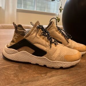 Nike Hurache women’s 9.5